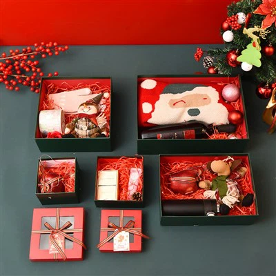 صناديق عيد الميلاد الكبيرة