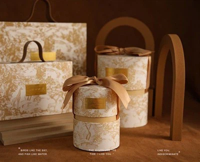 مربع مربع مربع المطبوع مربع قفل قفل السماء وغطاء الأرض مربع هدايا زفاف حلوة مع يد